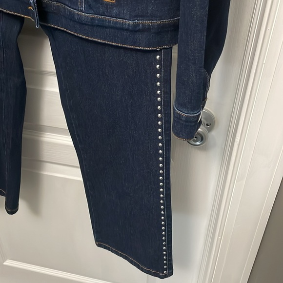 NWT ASHLEY GRAHAM X MARINA RINALDI Studded Denim Jacket and Jeans Set
Size US 18 - Picture 13 of 15